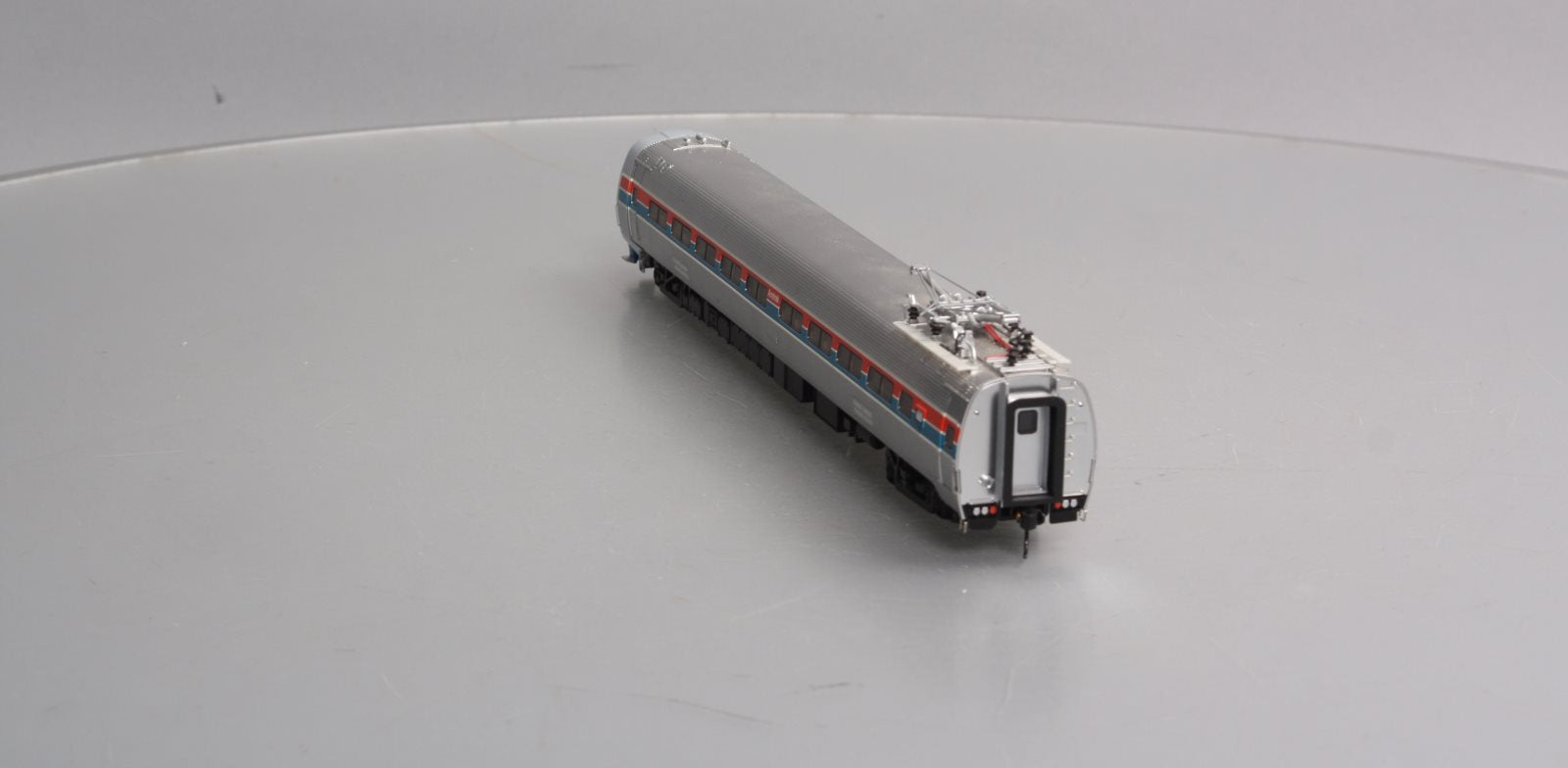 Walthers 920-14842 HO Amtrak Budd Metroliner Electric Multiple Unit Coach w/ DCC