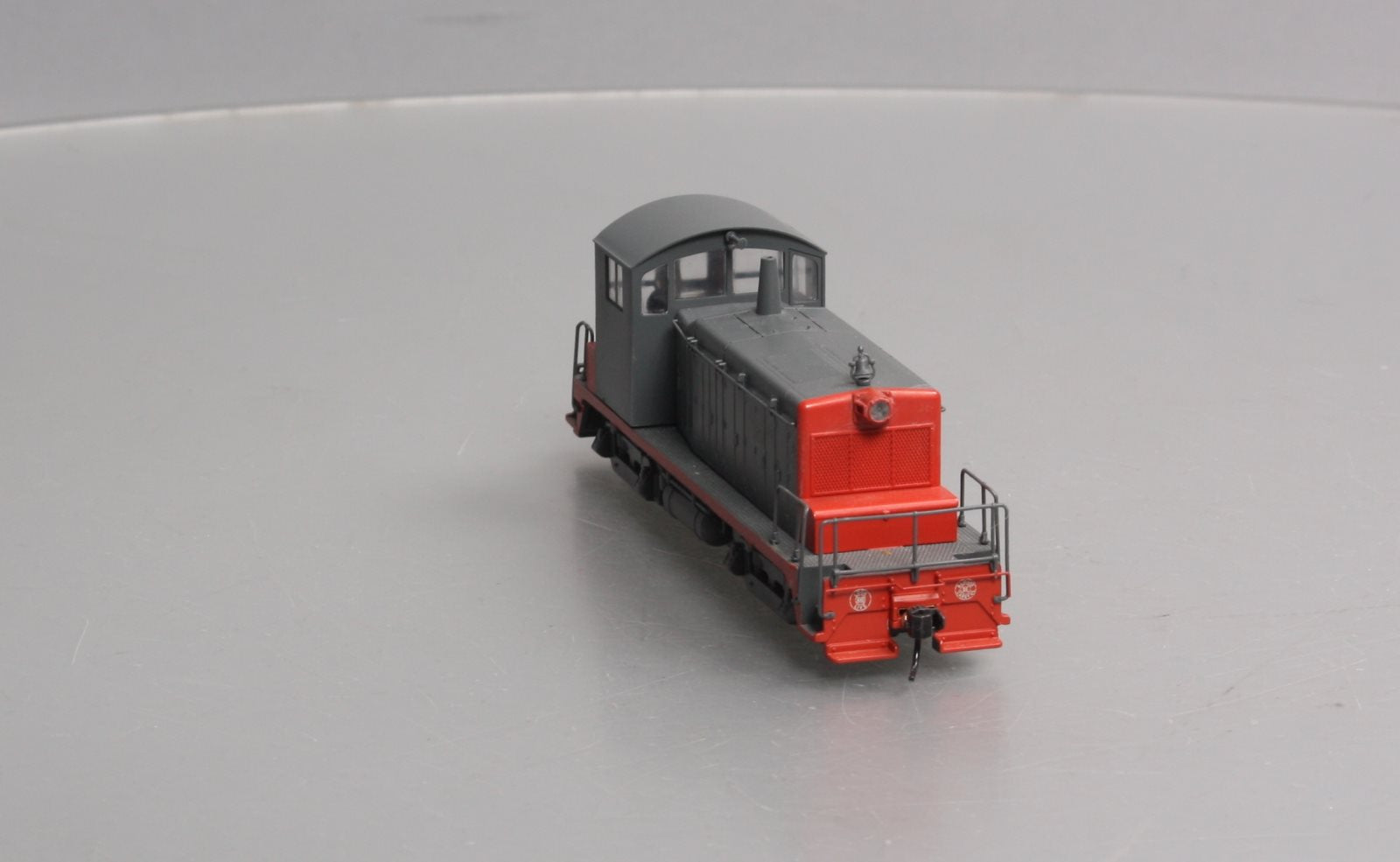 Walthers 910-9230 HO Southern Pacific EMD SW1 Locomotive #1008