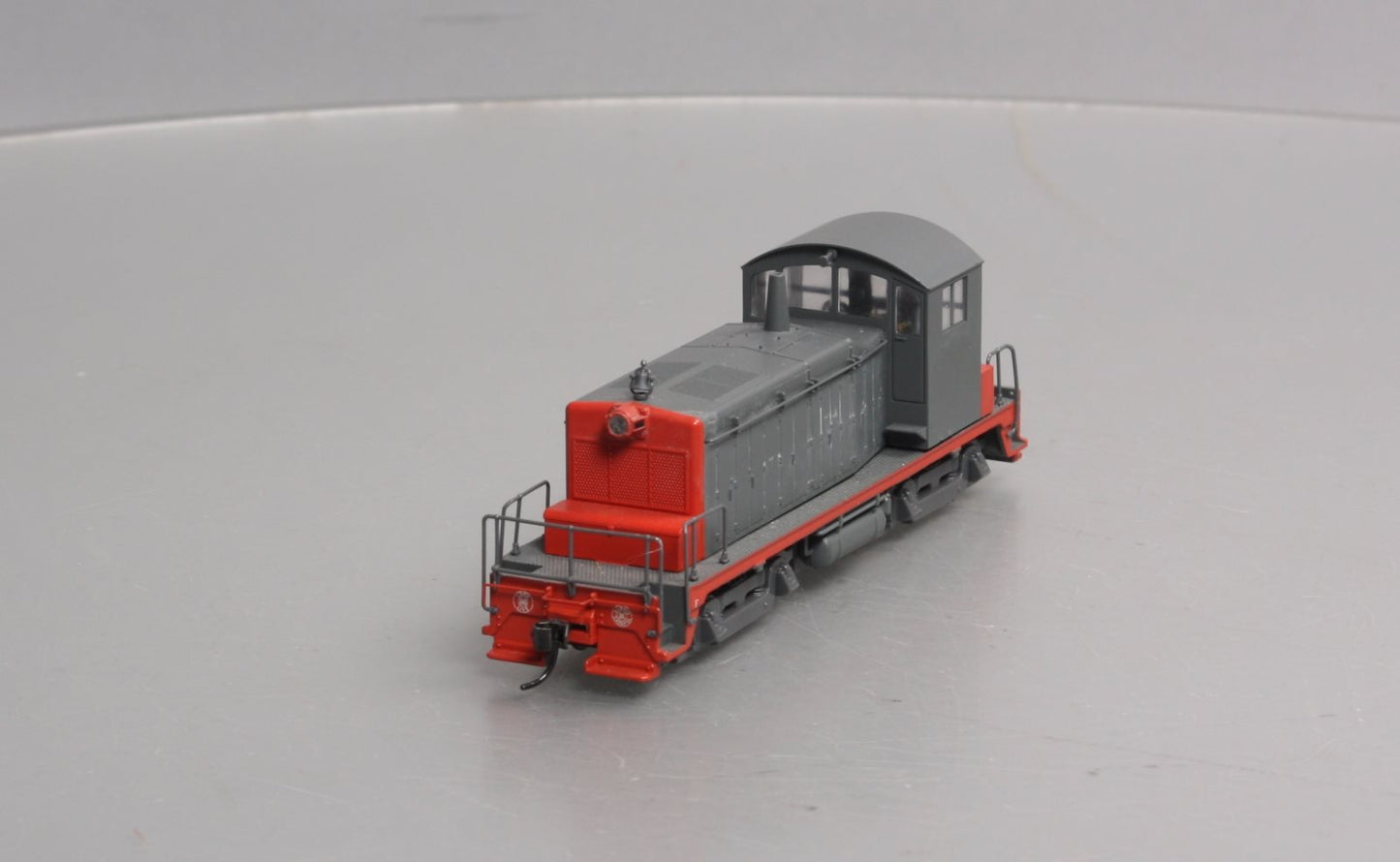 Walthers 910-9230 HO Southern Pacific EMD SW1 Locomotive #1008
