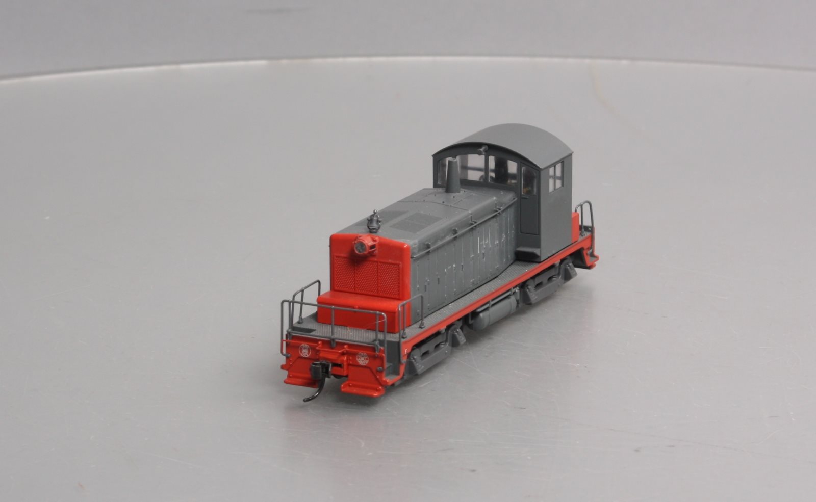 Walthers 910-9230 HO Southern Pacific EMD SW1 Locomotive #1008
