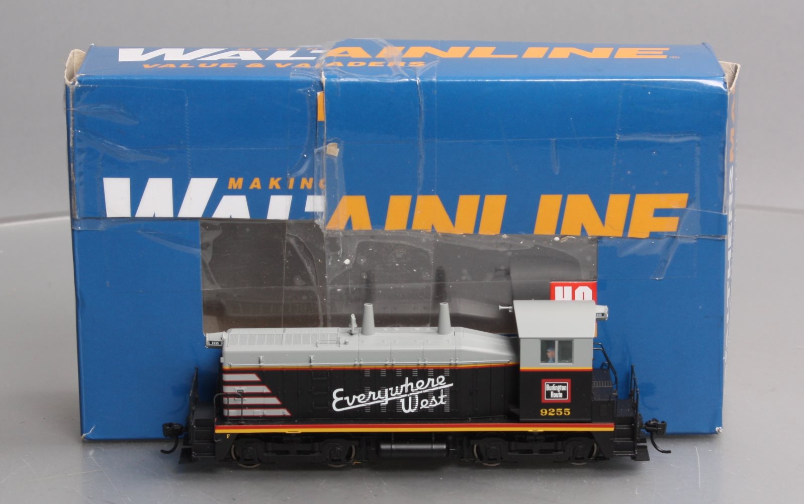 Walthers 910-20653 HO CB&Q EMD SW7 Diesel Locomotive with ESU Sound & DCC #9255