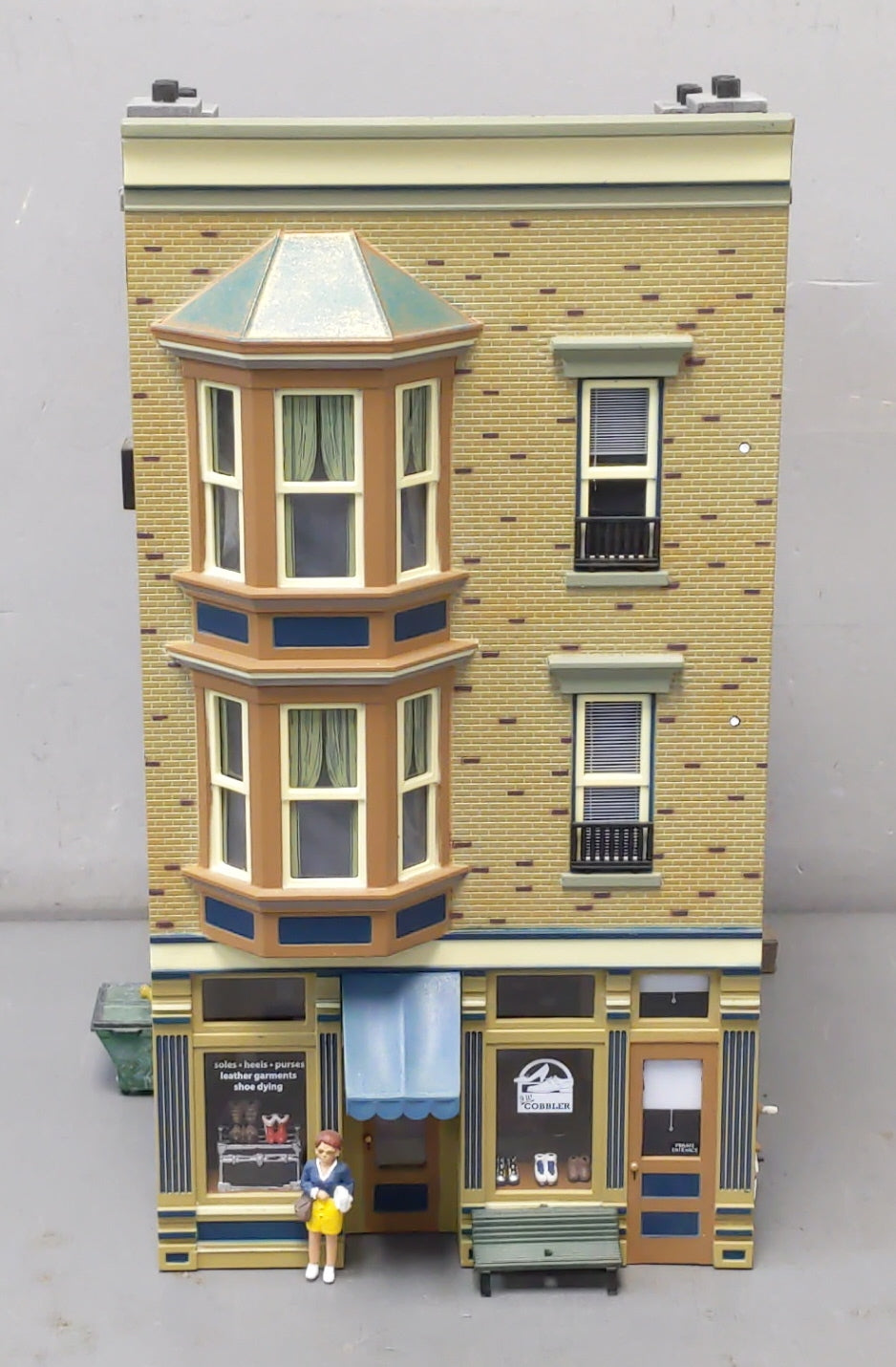 Woodland Scenics BR5843 O Scale Built-&-Ready J.W. Cobbler Building EX