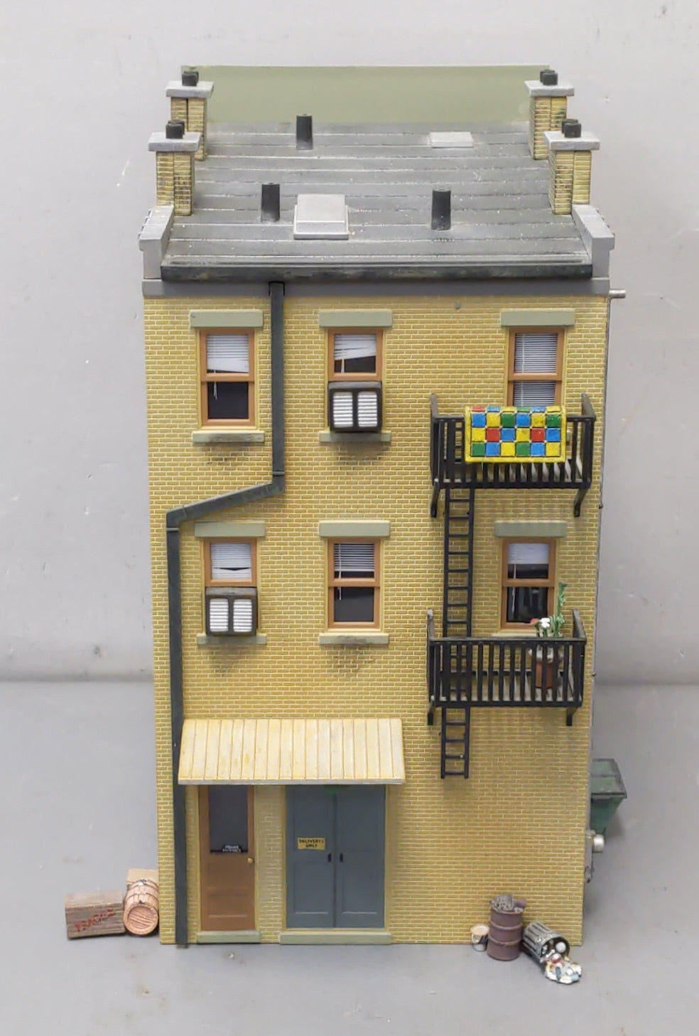 Woodland Scenics BR5843 O Scale Built-&-Ready J.W. Cobbler Building EX