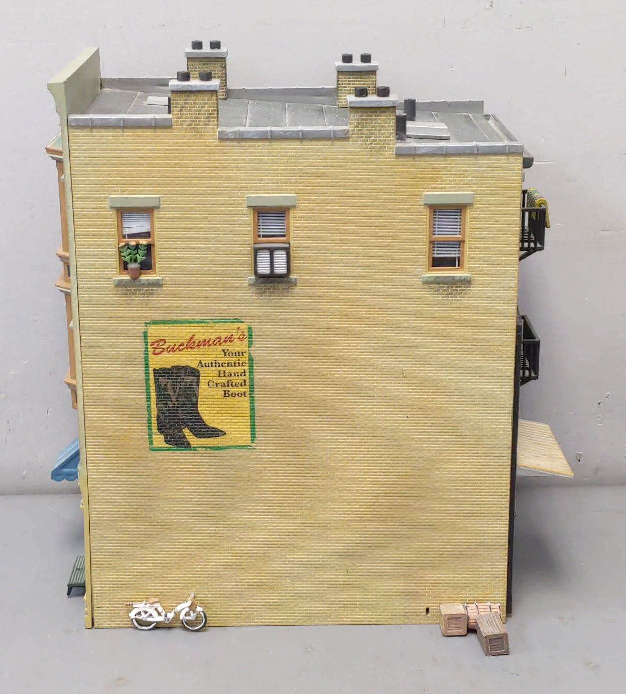 Woodland Scenics BR5843 O Scale Built-&-Ready J.W. Cobbler Building EX