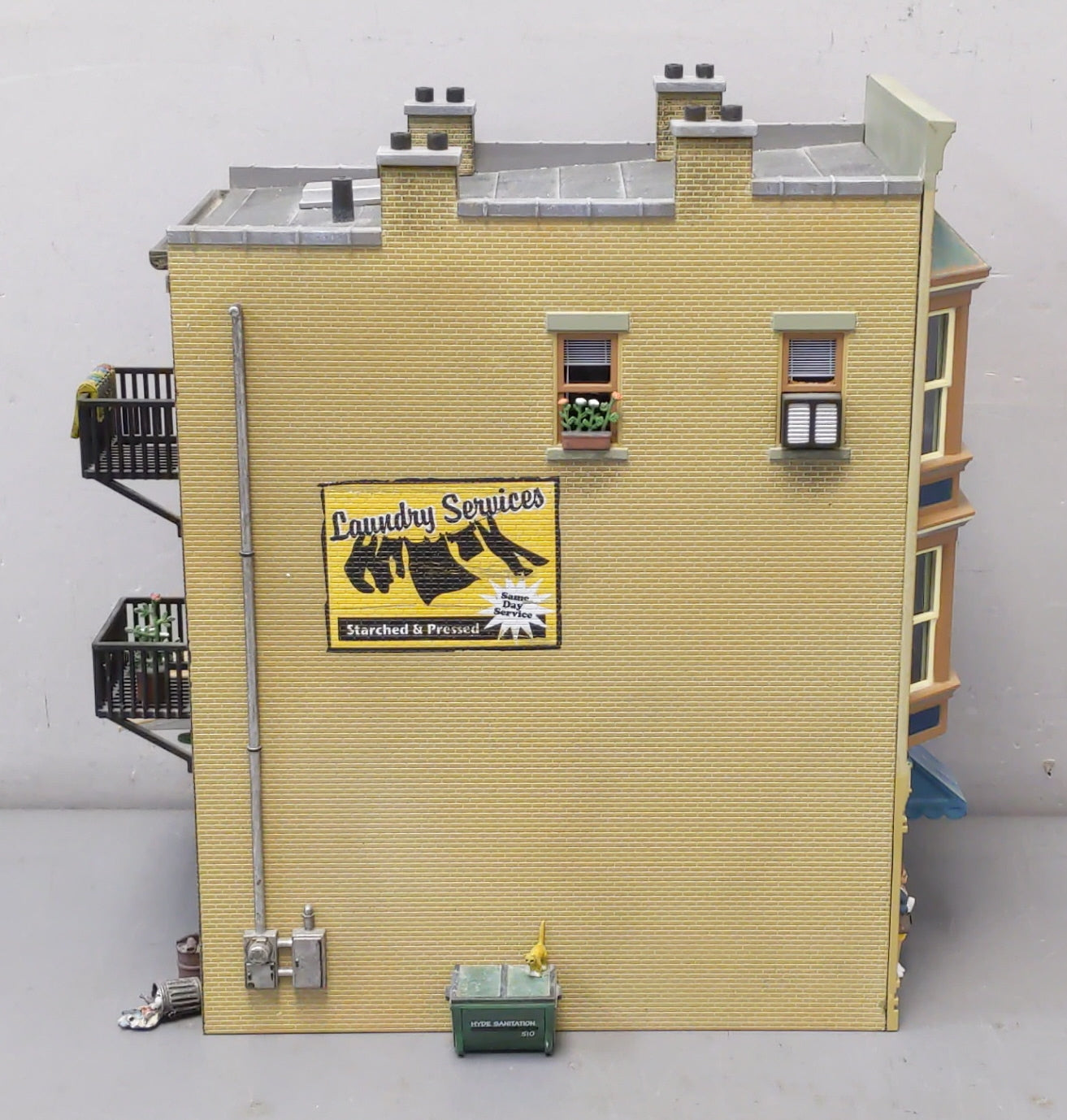 Woodland Scenics BR5843 O Scale Built-&-Ready J.W. Cobbler Building EX