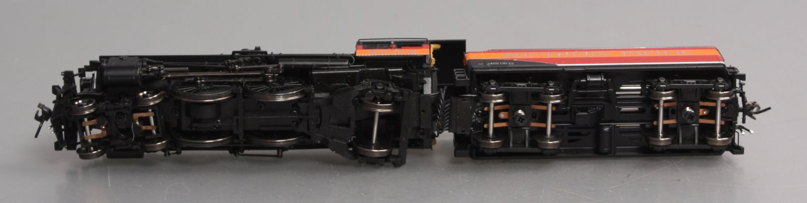 Broadway Limited 684 HO Scale Southern Pacific Morning Daylight Parlor Car #3002