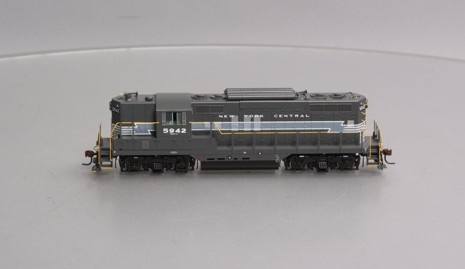 Athearn G62430 HO New York Central GP9 Torpedo Tubes Diesel Locomotive #5942