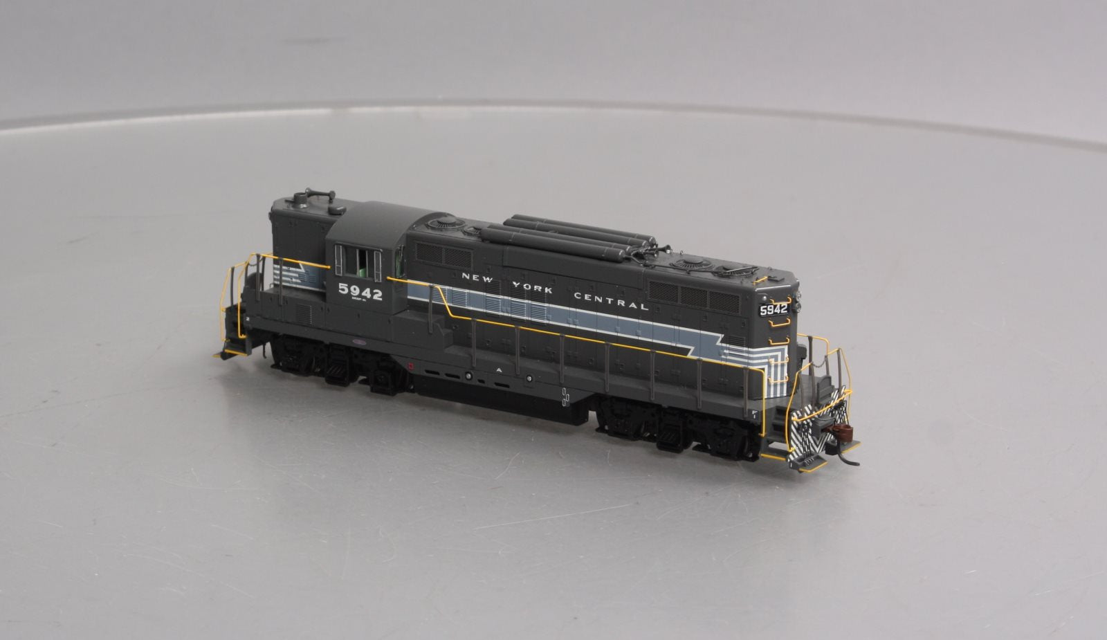 Athearn G62430 HO New York Central GP9 Torpedo Tubes Diesel Locomotive #5942