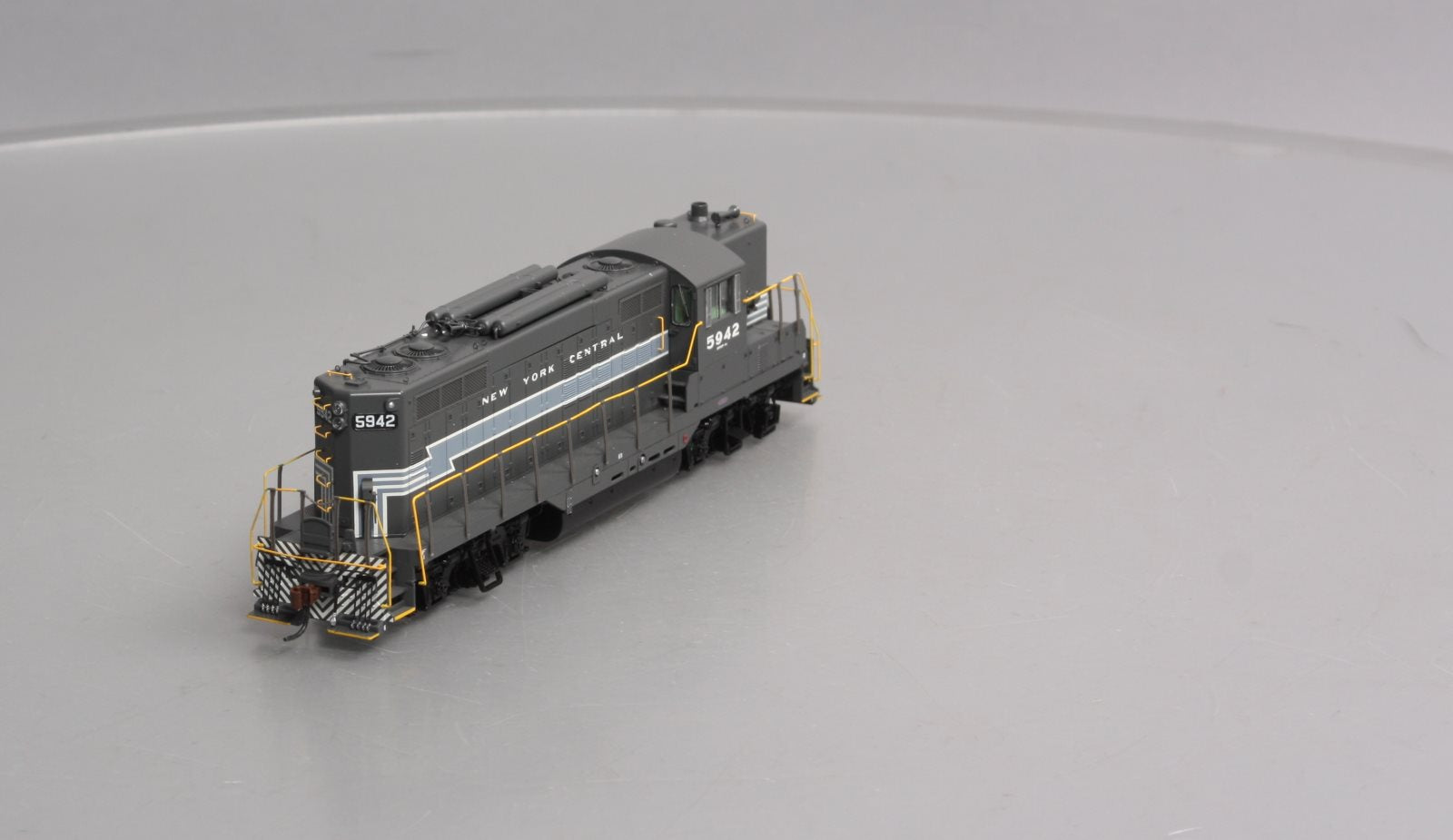 Athearn G62430 HO New York Central GP9 Torpedo Tubes Diesel Locomotive #5942