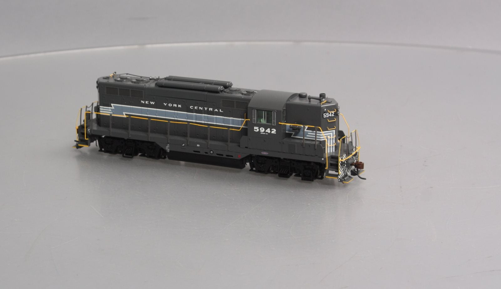Athearn G62430 HO New York Central GP9 Torpedo Tubes Diesel Locomotive #5942