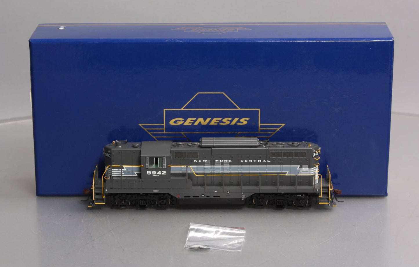 Athearn G62430 HO New York Central GP9 Torpedo Tubes Diesel Locomotive #5942