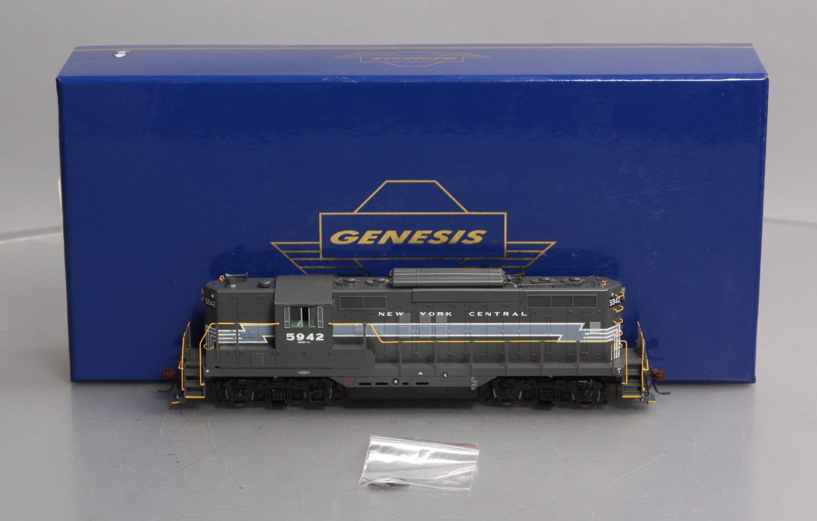 Athearn G62430 HO New York Central GP9 Torpedo Tubes Diesel Locomotive #5942