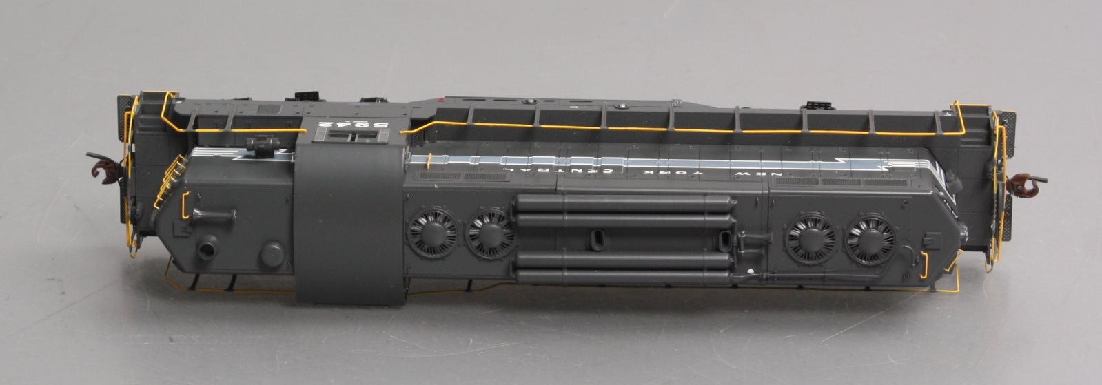 Athearn G62430 HO New York Central GP9 Torpedo Tubes Diesel Locomotive #5942