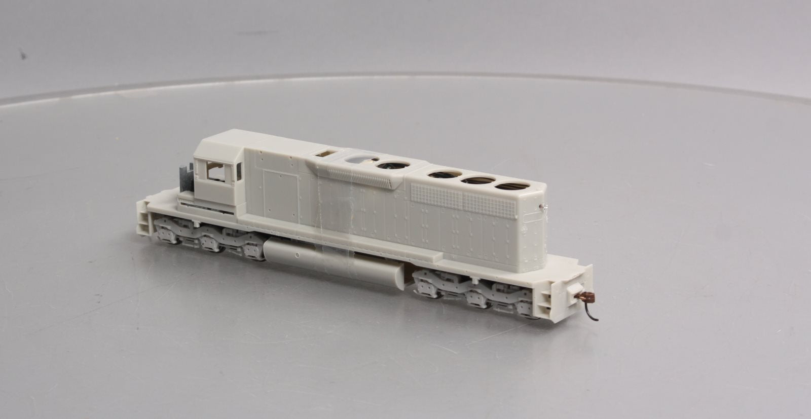 Athearn 98724 HO Undecorated SD40 Diesel Locomotive