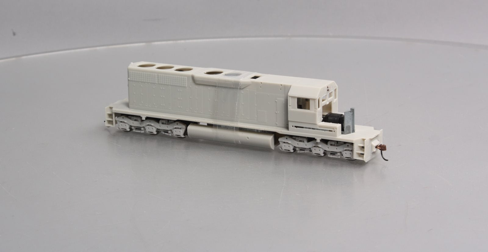 Athearn 98724 HO Undecorated SD40 Diesel Locomotive