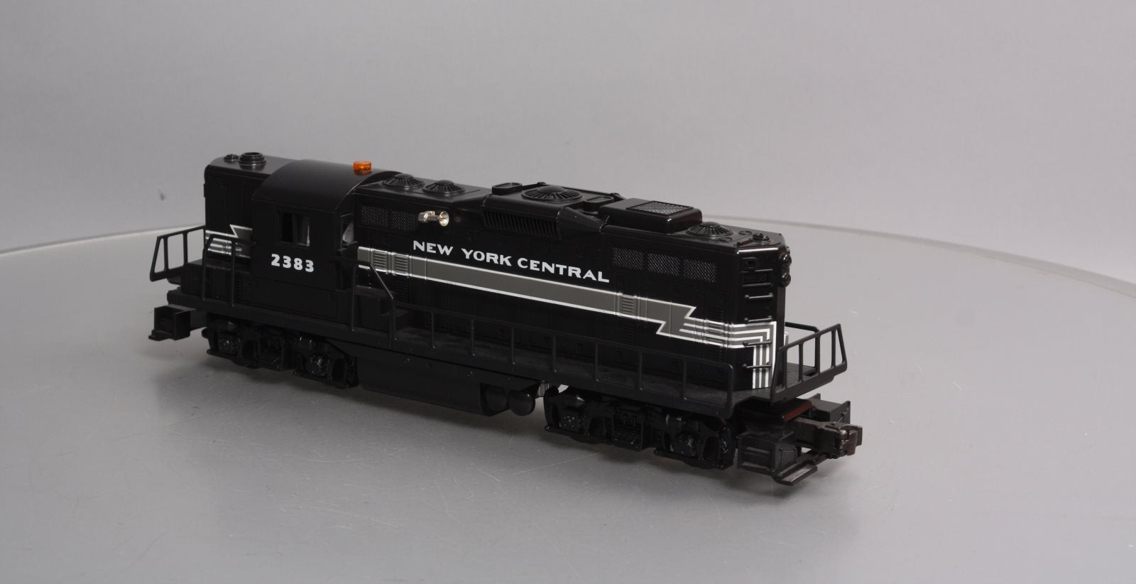 Lionel 6-11864 O Gauge New York Central GP-9 Diesel Locomotive #2383 NIB