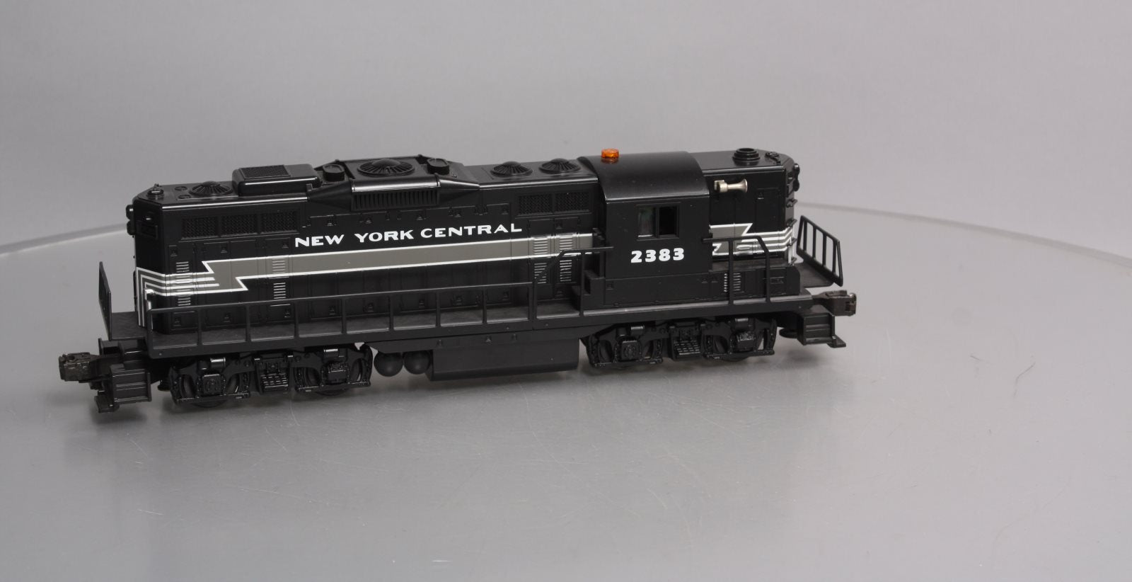 Lionel 6-11864 O Gauge New York Central GP-9 Diesel Locomotive #2383 NIB