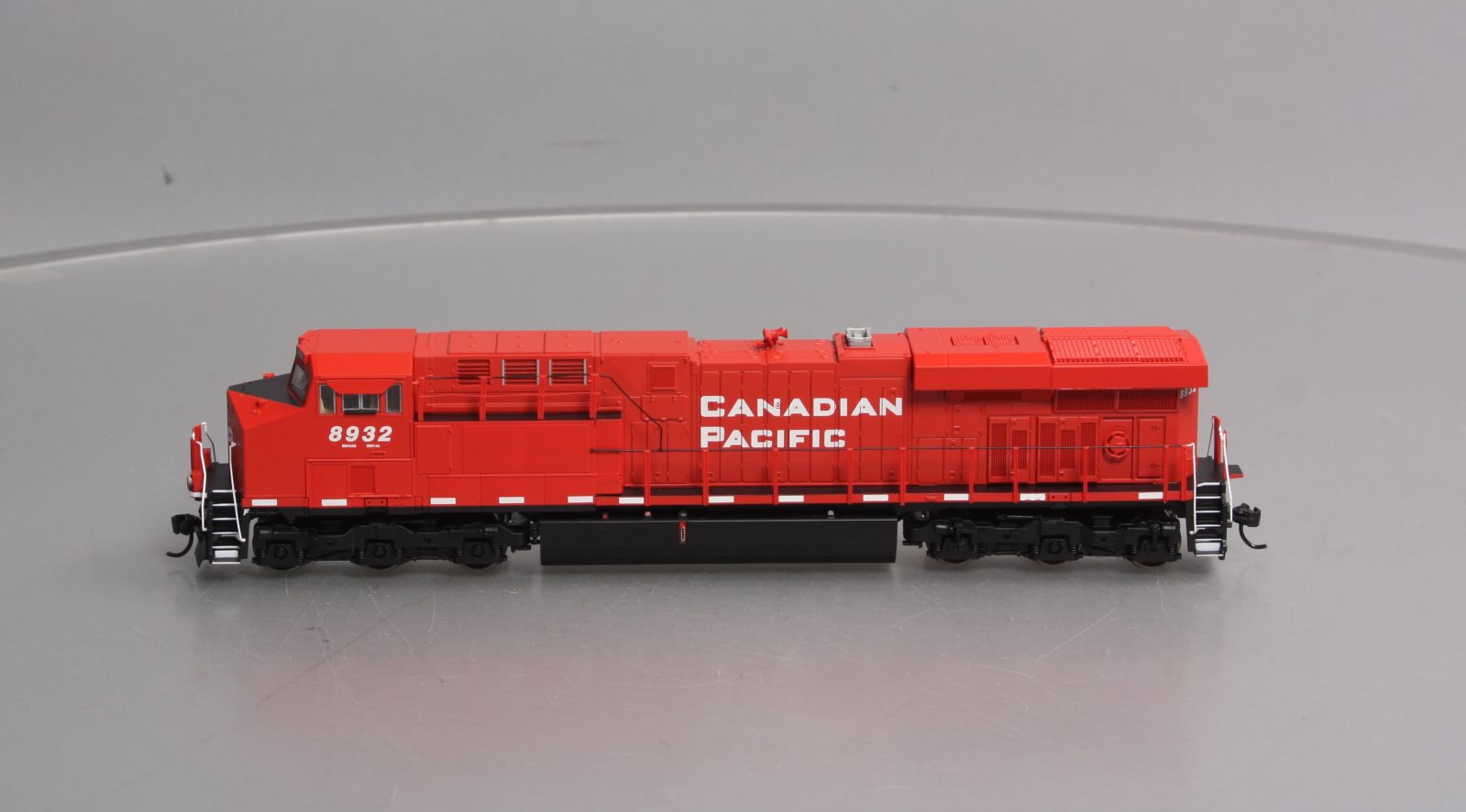 Walthers 910-20190 HO Canadian Pacific GE ES44 Diesel Loco w/Sound/DCC #8932