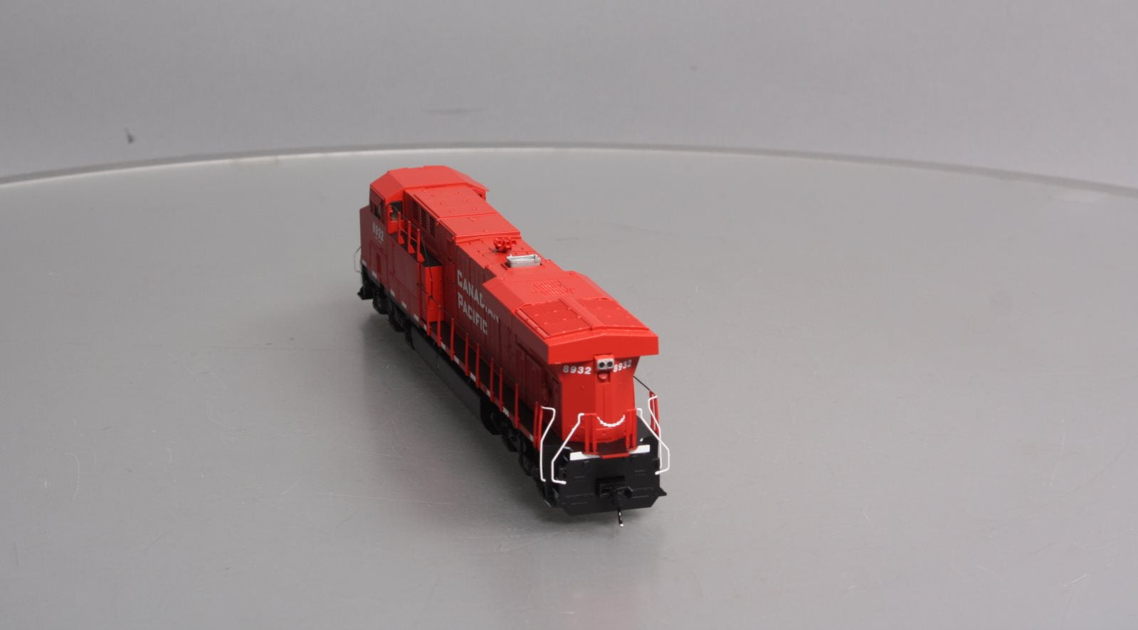 Walthers 910-20190 HO Canadian Pacific GE ES44 Diesel Loco w/Sound/DCC #8932