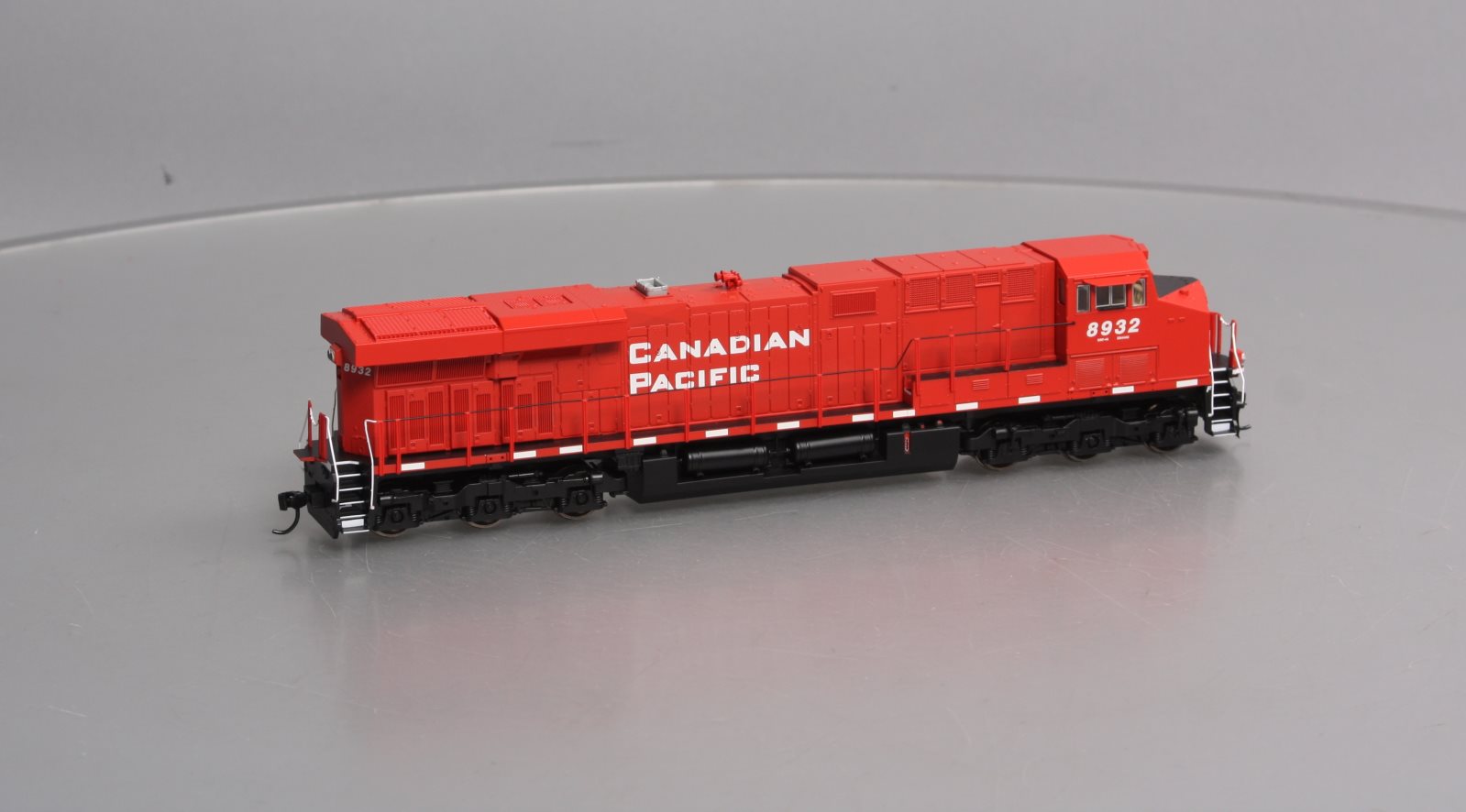 Walthers 910-20190 HO Canadian Pacific GE ES44 Diesel Loco w/Sound/DCC #8932