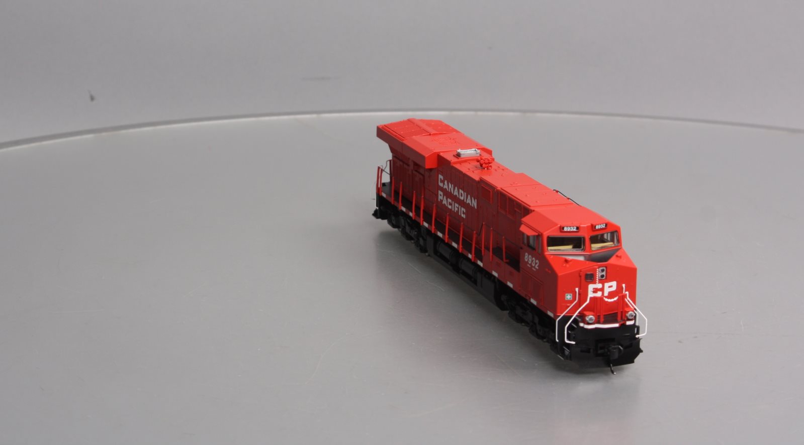 Walthers 910-20190 HO Canadian Pacific GE ES44 Diesel Loco w/Sound/DCC #8932