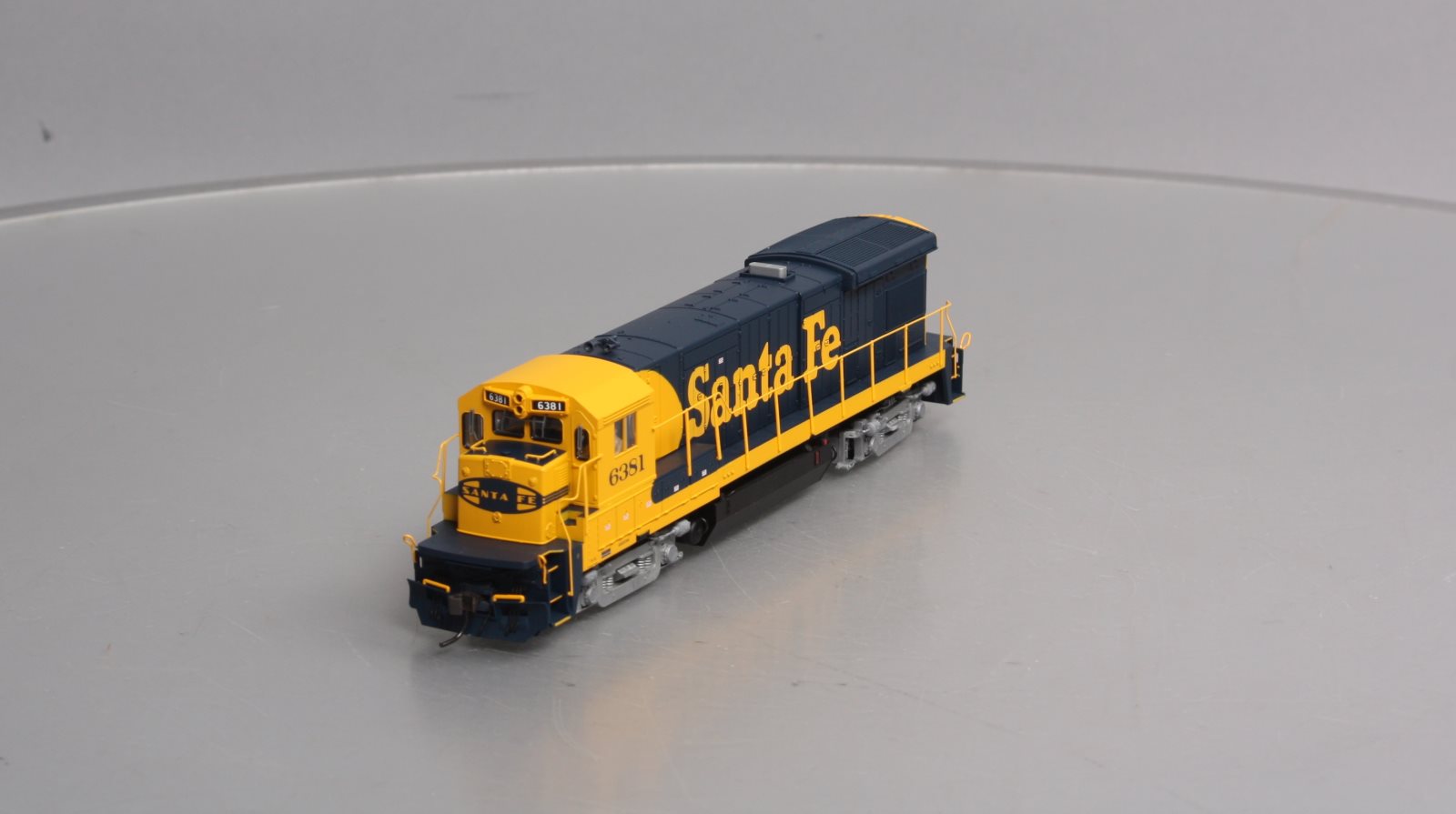 Atlas 8190 HO Santa Fe Low-Nose B23-7 Diesel Locomotive w/DCC/Sound #6381