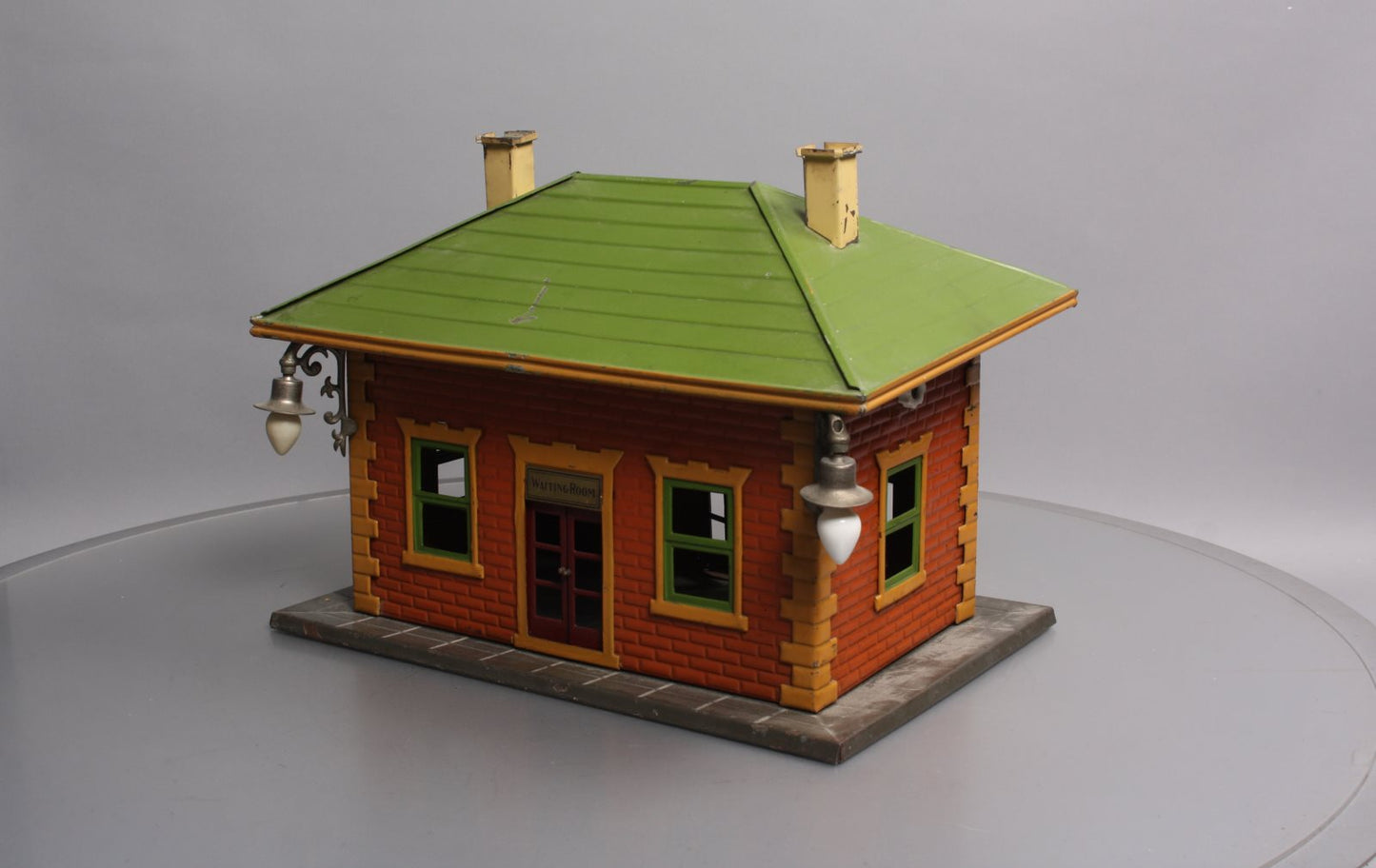 Lionel 124 Vintage Standard Gauge Lionel City Tinplate Station w/ Lights VG