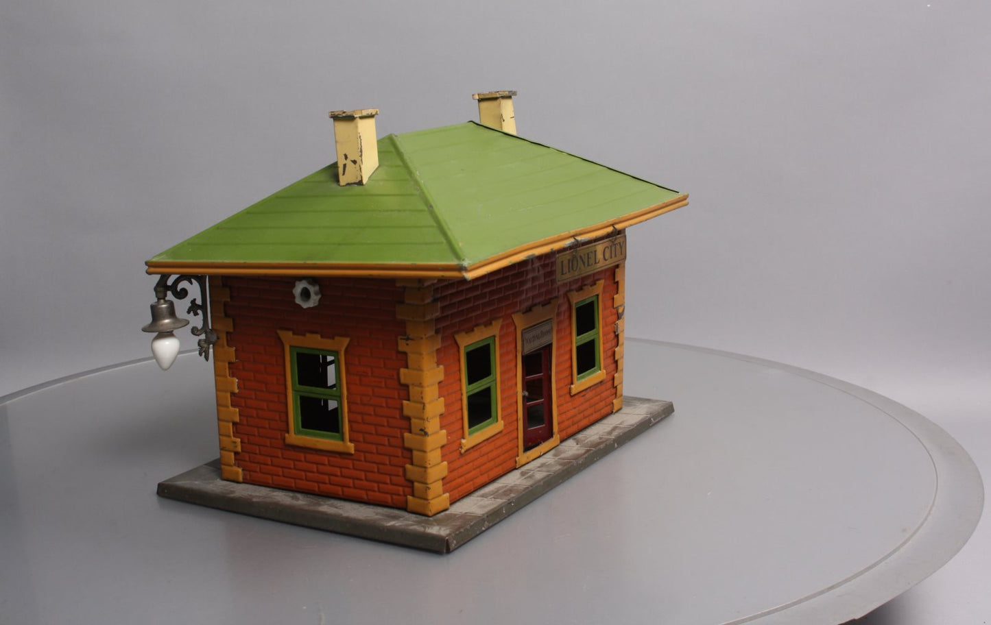 Lionel 124 Vintage Standard Gauge Lionel City Tinplate Station w/ Lights VG