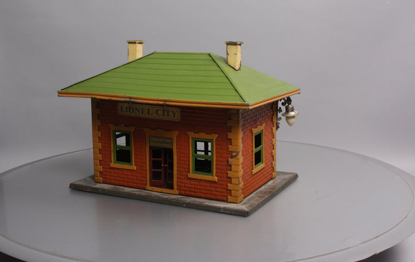 Lionel 124 Vintage Standard Gauge Lionel City Tinplate Station w/ Lights VG