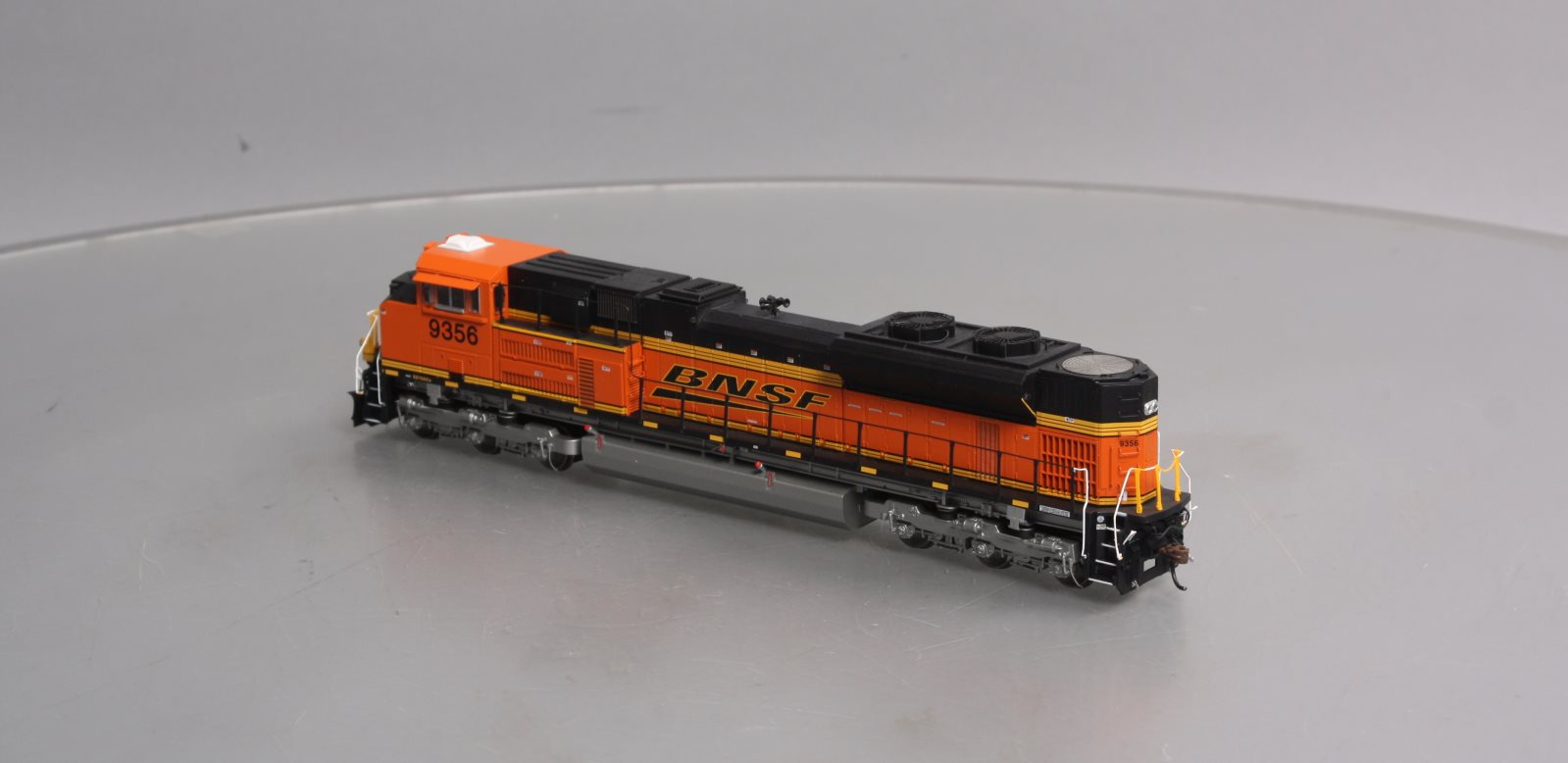 Athearn G68866 HO BNSF SD70ACe Diesel Locomotive with DCC & Sound #9356
