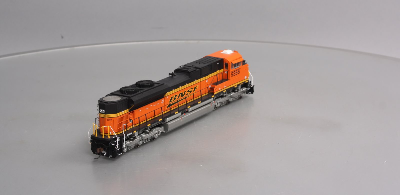 Athearn G68866 HO BNSF SD70ACe Diesel Locomotive with DCC & Sound #9356