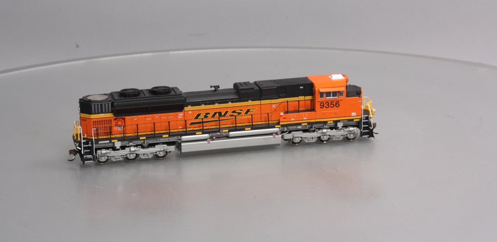 Athearn G68866 HO BNSF SD70ACe Diesel Locomotive with DCC & Sound #9356