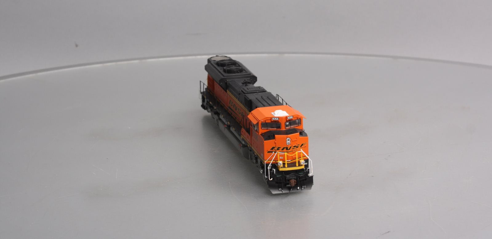 Athearn G68866 HO BNSF SD70ACe Diesel Locomotive with DCC & Sound #9356