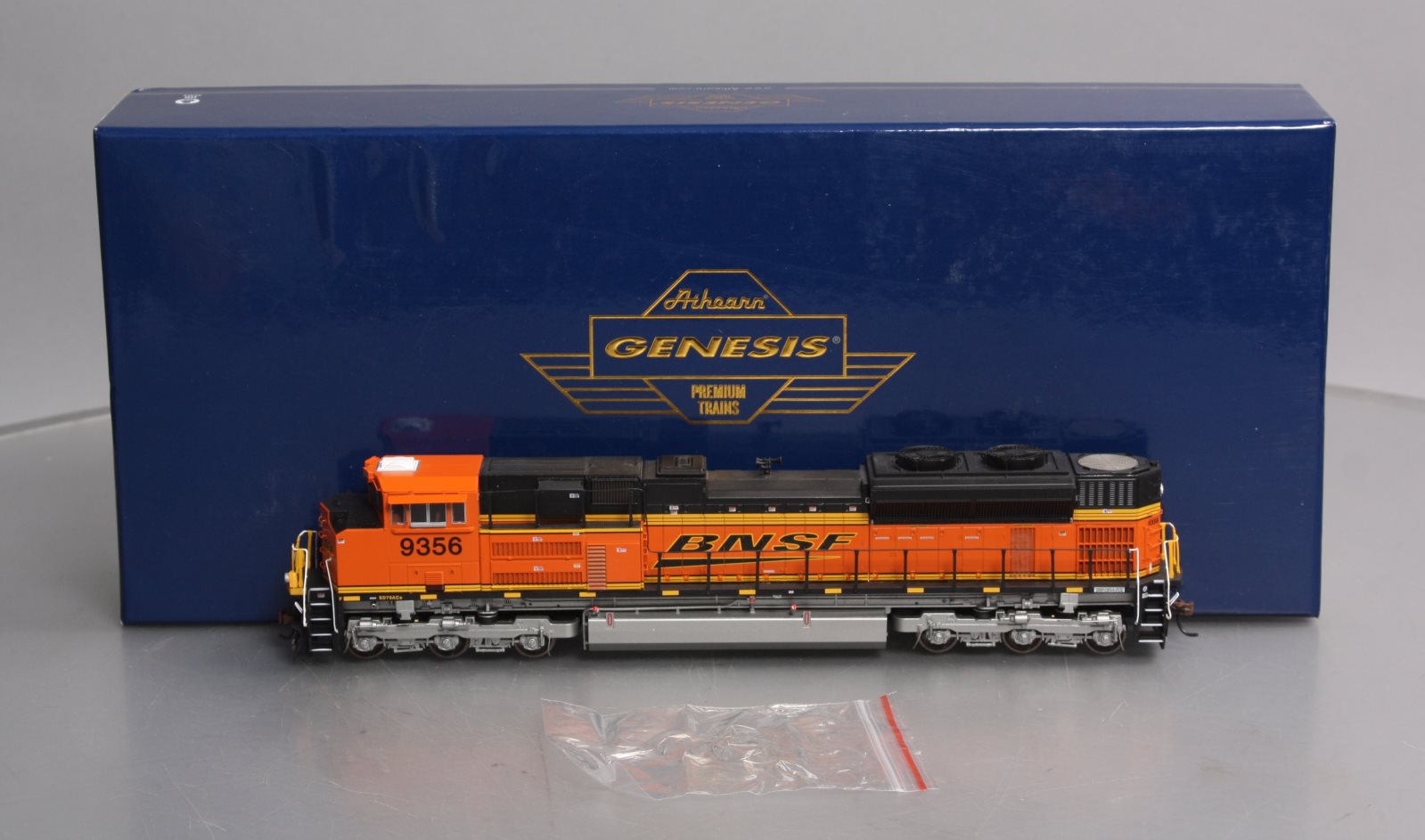 Athearn G68866 HO BNSF SD70ACe Diesel Locomotive with DCC & Sound #9356