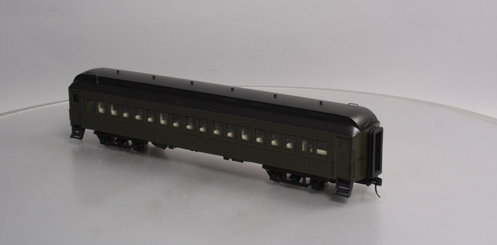 Atlas 2001150 O Unlettered 60' Passenger Coach Car - 2 Rail (Green/Black)