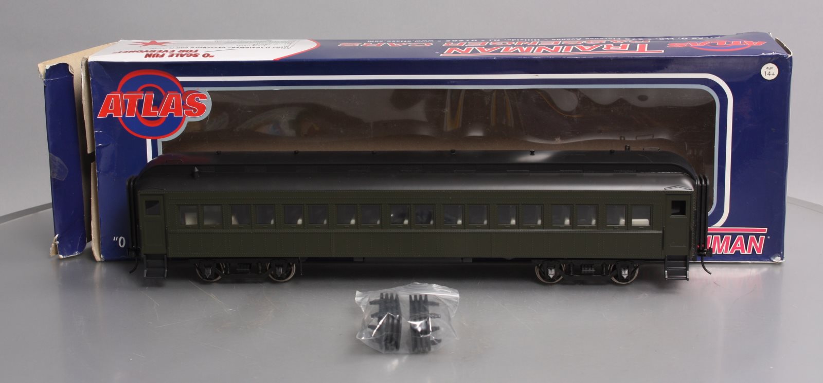 Atlas 2001150 O Unlettered 60' Passenger Coach Car - 2 Rail (Green/Black)