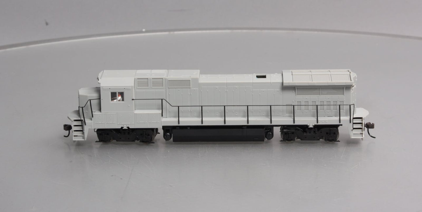 Atlas 9000 HO Undecorated GE Dash 8-40B Powered Diesel w/DCC Decoder