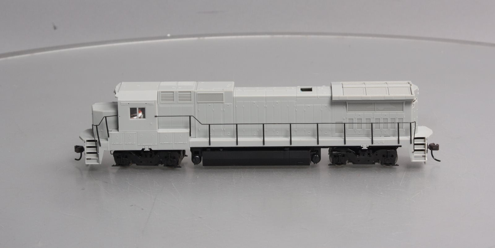 Atlas 9000 HO Undecorated GE Dash 8-40B Powered Diesel w/DCC Decoder