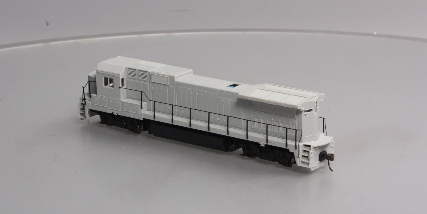 Atlas 9000 HO Undecorated GE Dash 8-40B Powered Diesel w/DCC Decoder