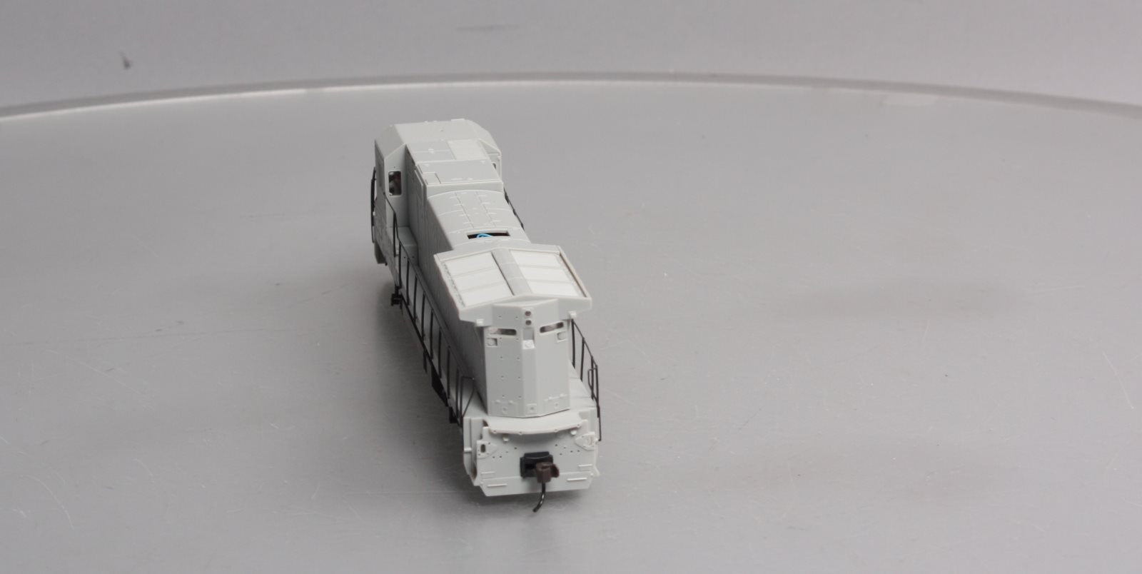 Atlas 9000 HO Undecorated GE Dash 8-40B Powered Diesel w/DCC Decoder