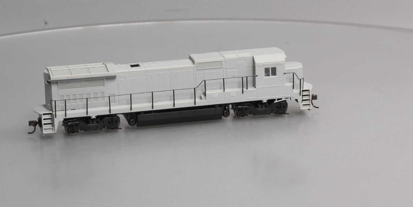 Atlas 9000 HO Undecorated GE Dash 8-40B Powered Diesel w/DCC Decoder
