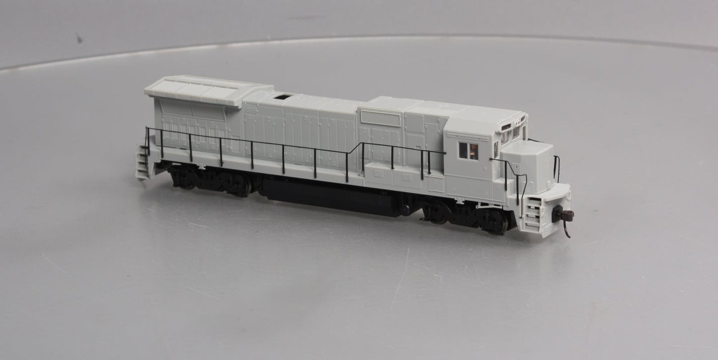 Atlas 9000 HO Undecorated GE Dash 8-40B Powered Diesel w/DCC Decoder