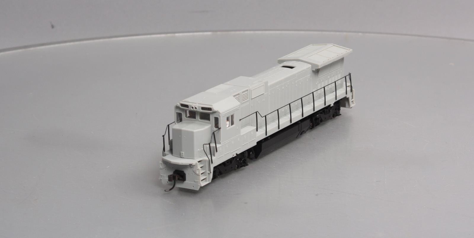 Atlas 9000 HO Undecorated GE Dash 8-40B Powered Diesel w/DCC Decoder