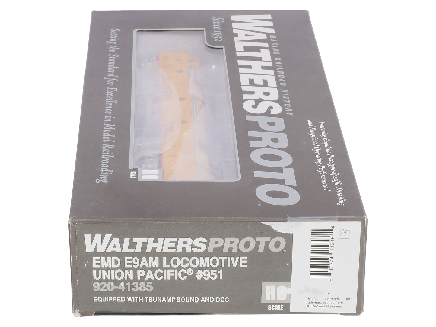 Walthers 920-41385 HO Union Pacific EMD E9AM Locomotive #951