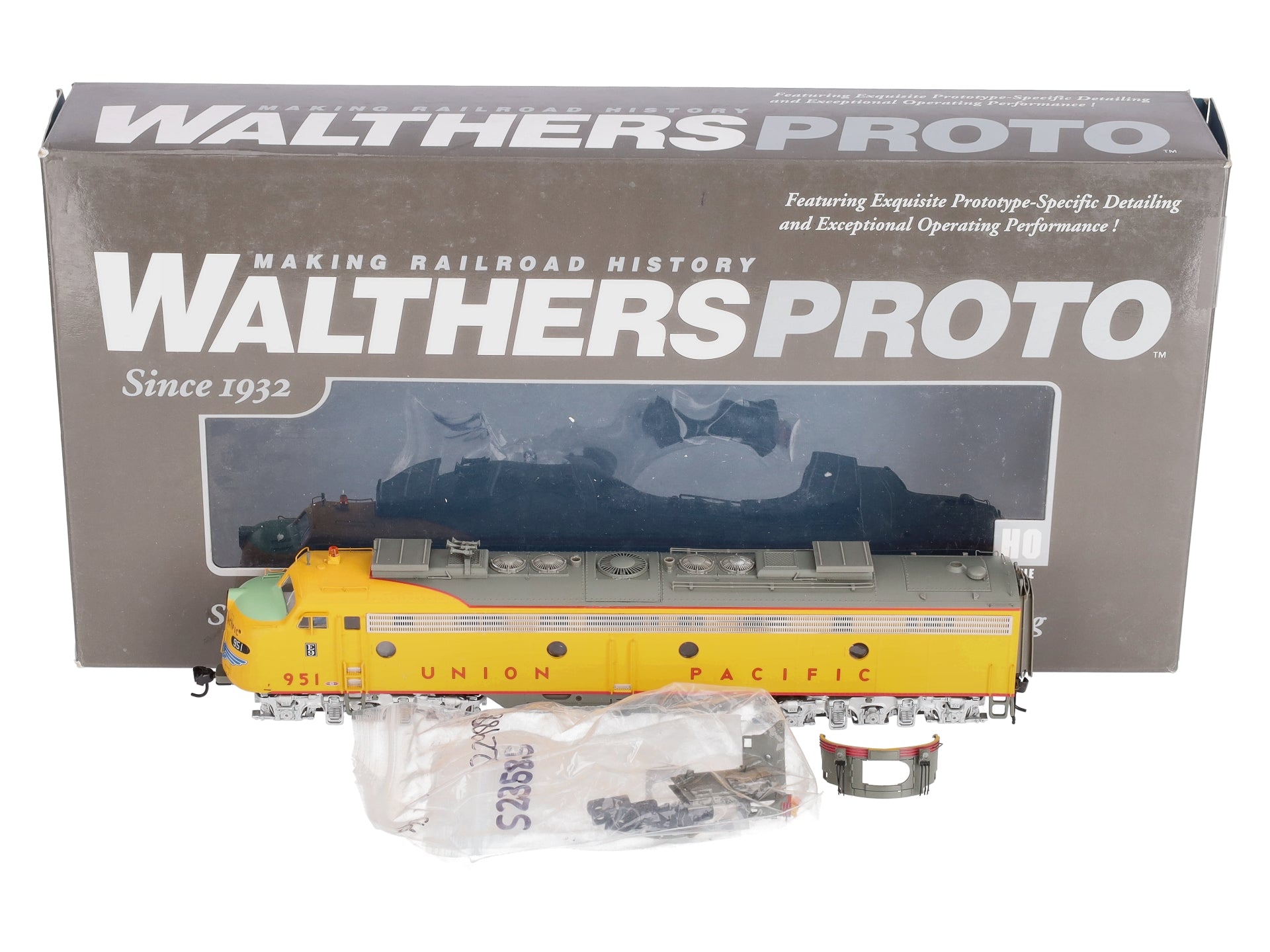 Walthers 920-41385 HO Union Pacific EMD E9AM Locomotive #951