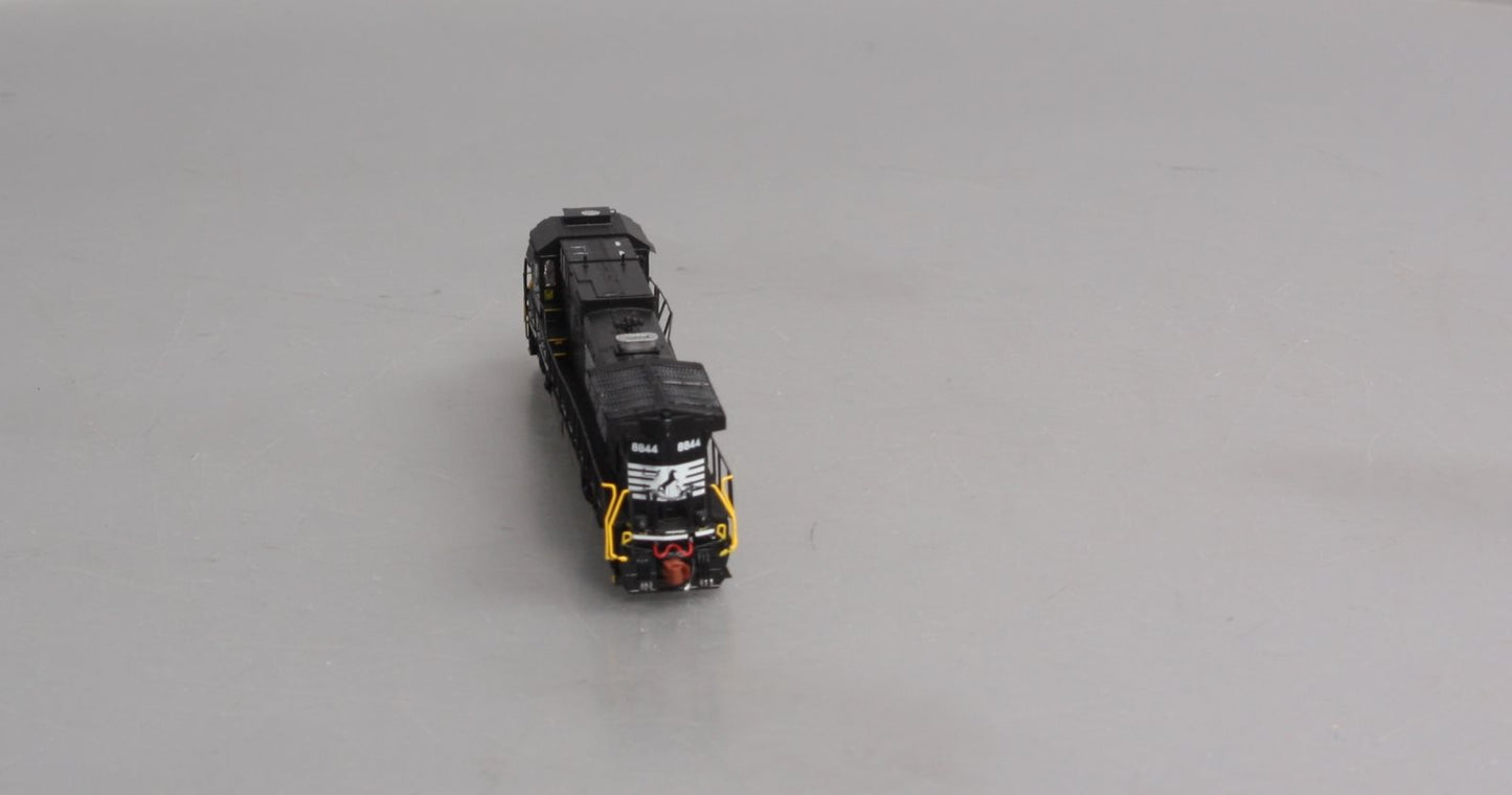 Scale Trains SXT38536 N NS GE C40-9 Horsehead Diesel Locomotive #8844 w/ DCC EX/Box