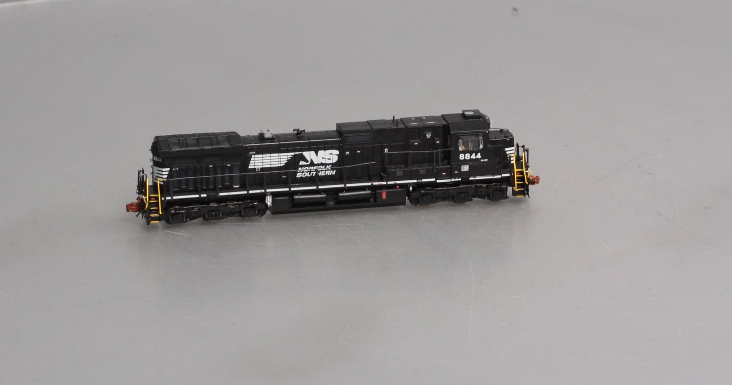 Scale Trains SXT38536 N NS GE C40-9 Horsehead Diesel Locomotive #8844 w/ DCC EX/Box