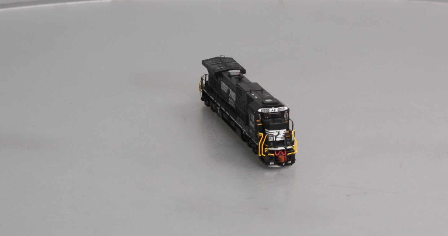 Scale Trains SXT38536 N NS GE C40-9 Horsehead Diesel Locomotive #8844 w/ DCC EX/Box