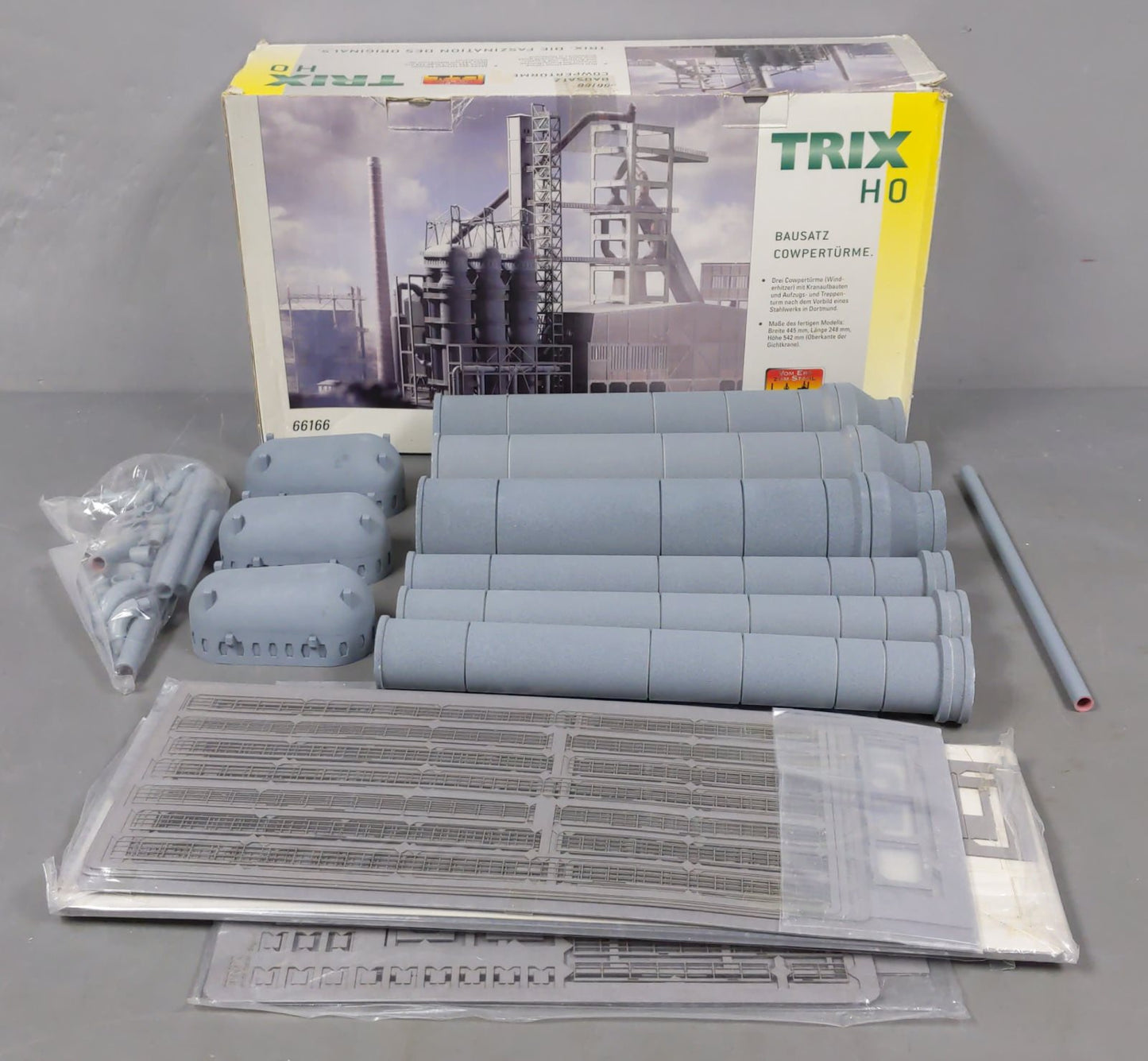 Trix 66166 Three Hot Blast Towers Building Kit