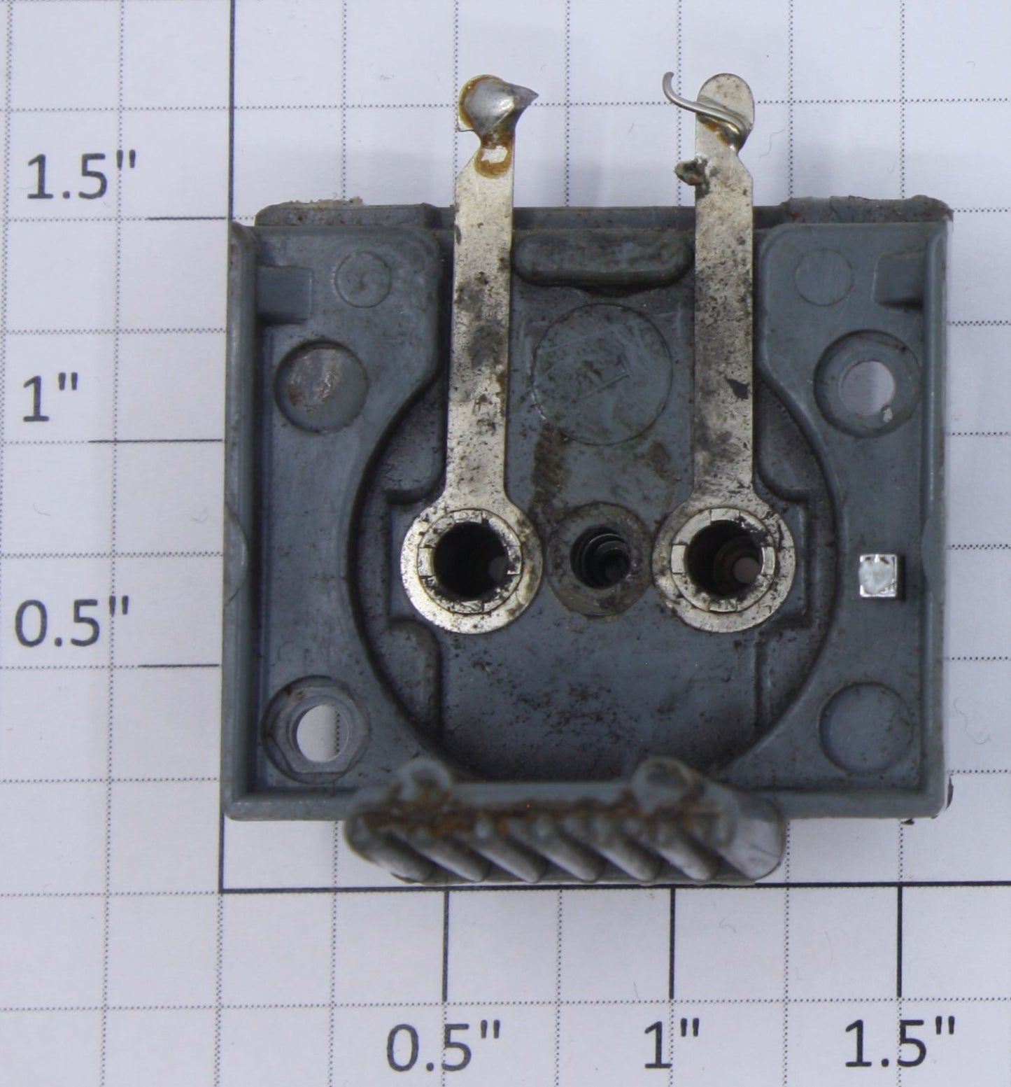 Lionel 69-12X Gray Maintenance Car Brush Plate Assembly with Horn